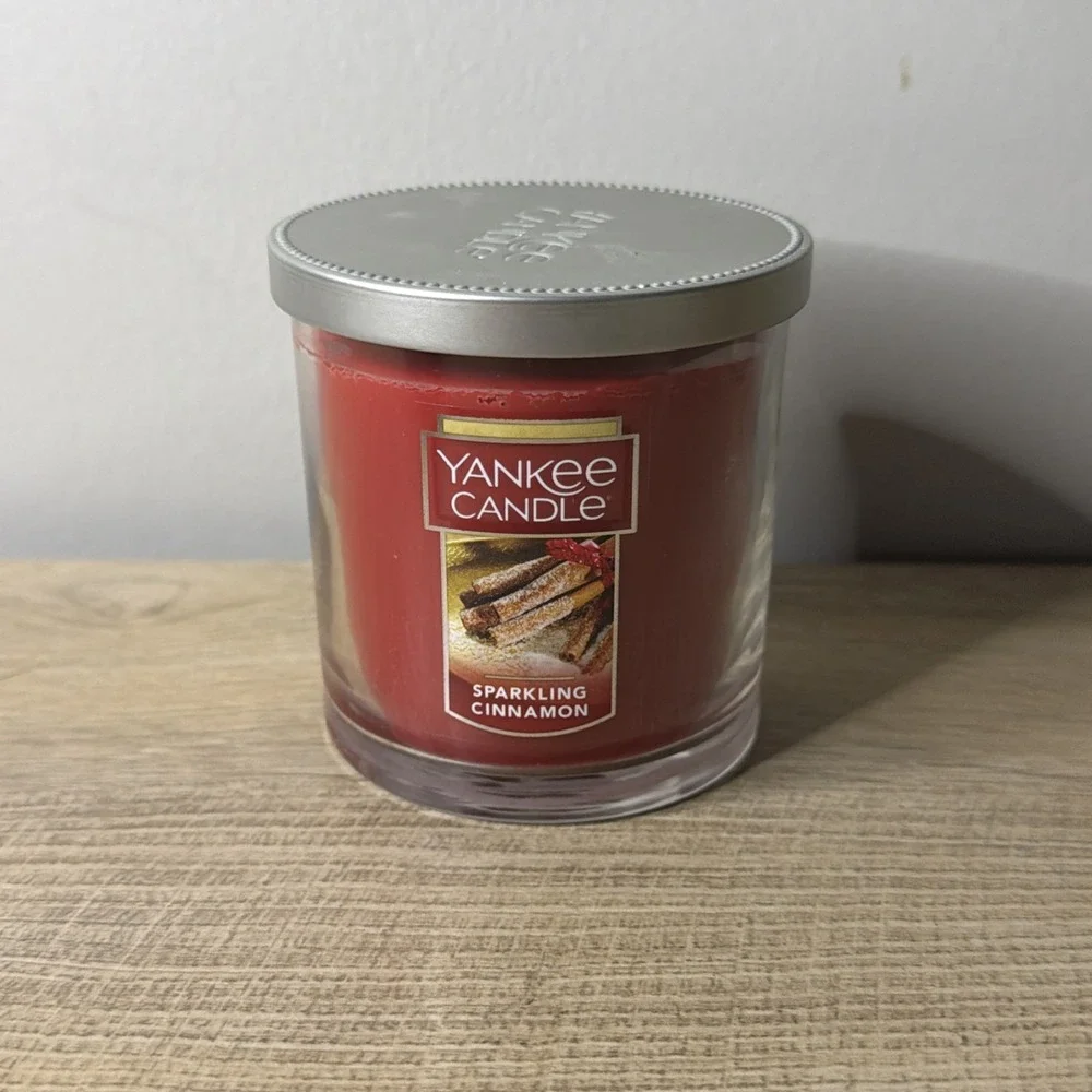 Yankee Candle Glass Tumbler Sparkling Cinnamon‎ Candle One Wick 7 oz New
